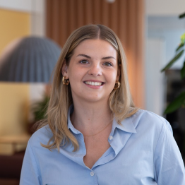 Felicia Schön klädd i himmelsblå skjorta.